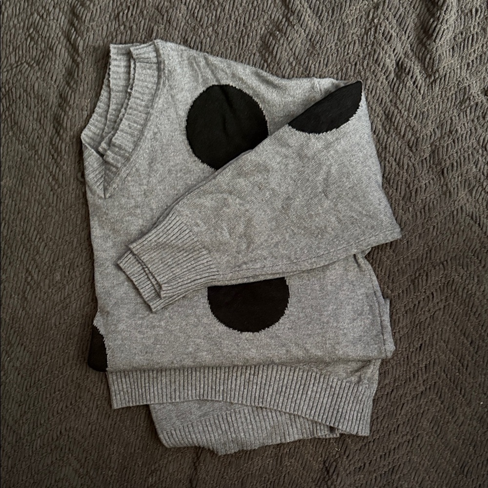 Gray and Black Men's Sweater
